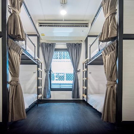 Moon House Hostel Bangkok Exteriör bild
