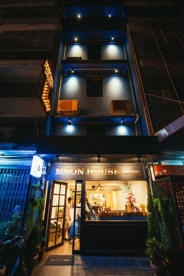 Moon House Hostel Bangkok Exteriör bild
