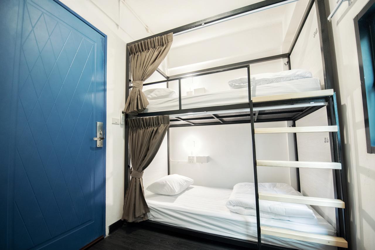 Moon House Hostel Bangkok Exteriör bild