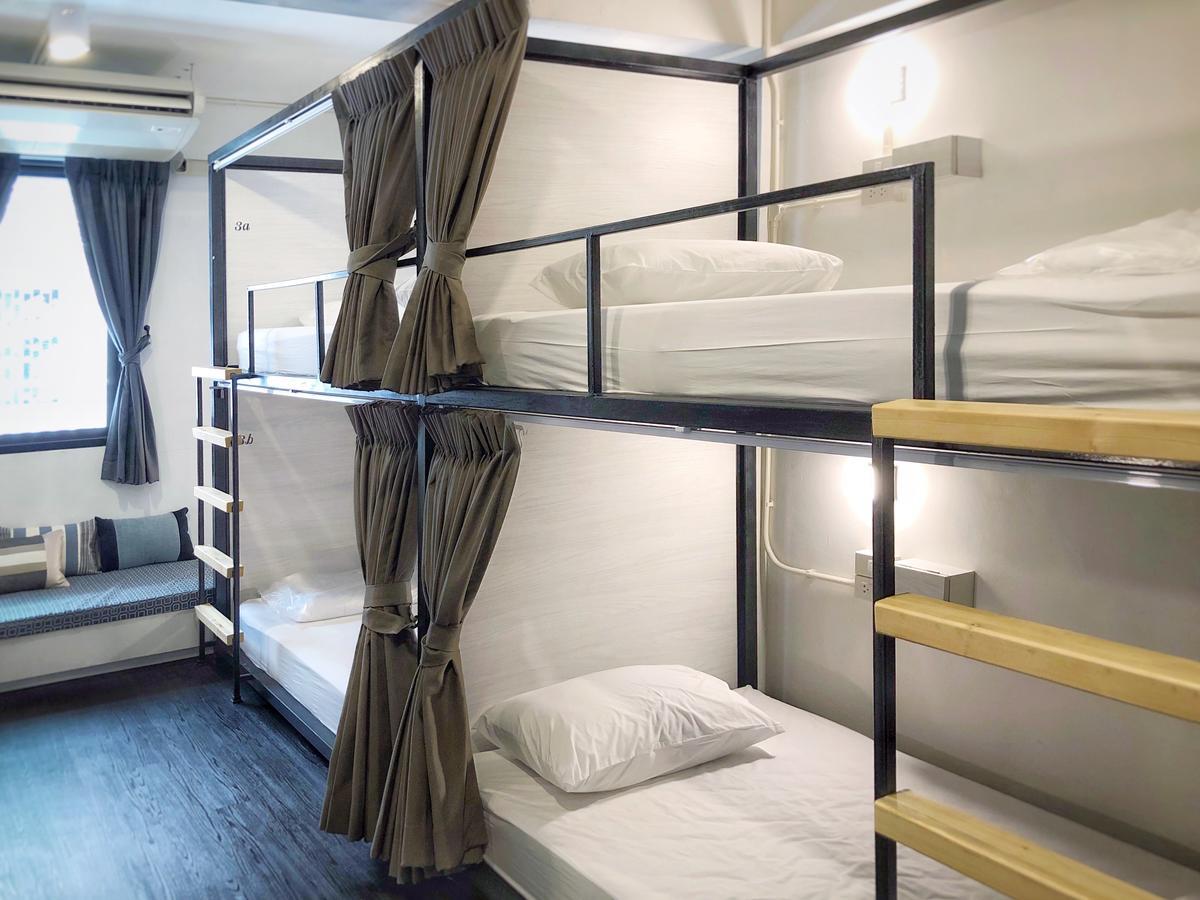 Moon House Hostel Bangkok Exteriör bild