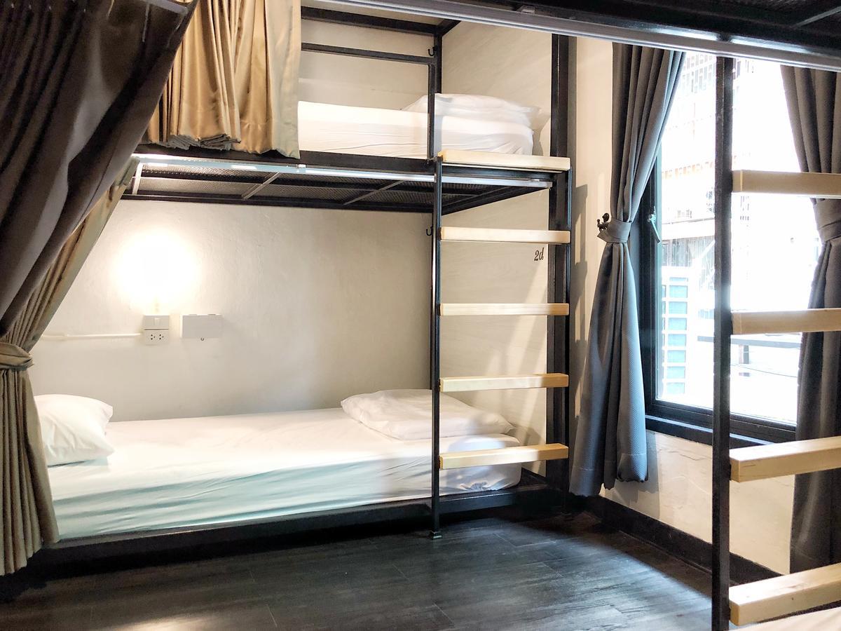 Moon House Hostel Bangkok Exteriör bild