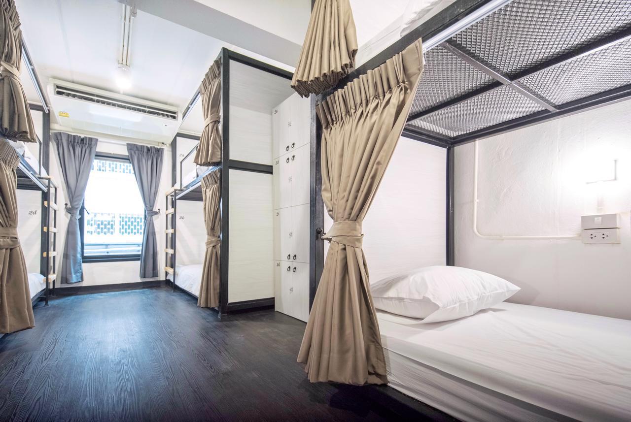 Moon House Hostel Bangkok Exteriör bild