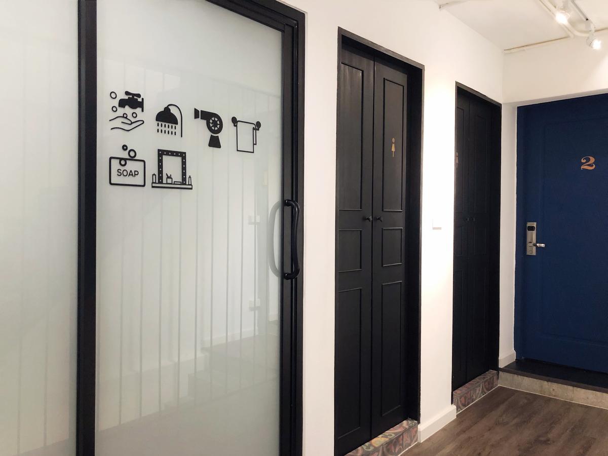 Moon House Hostel Bangkok Exteriör bild