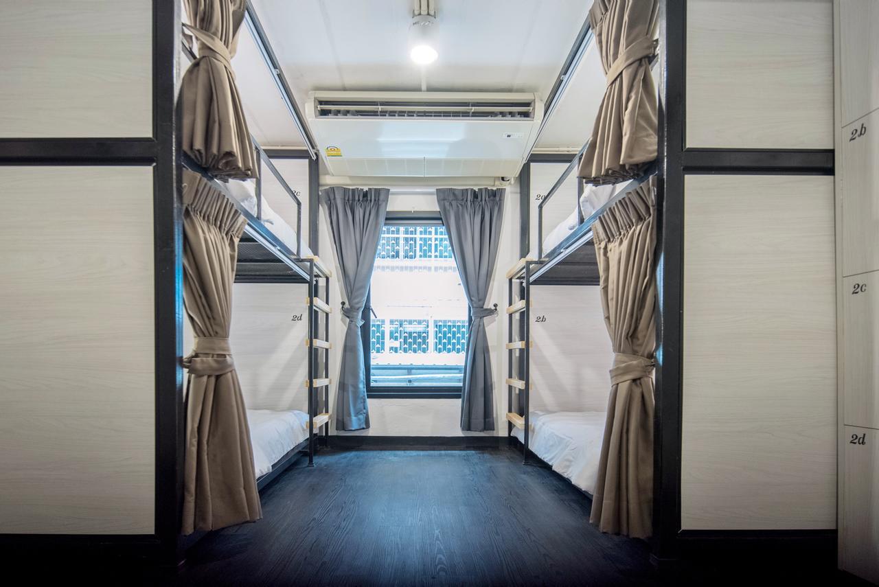 Moon House Hostel Bangkok Exteriör bild